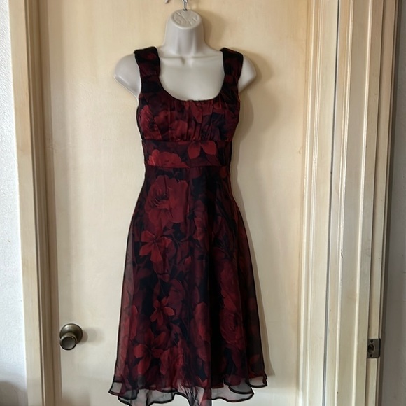 Connected Petite black and rust floral chiffon dress size 4P - Picture 1 of 13